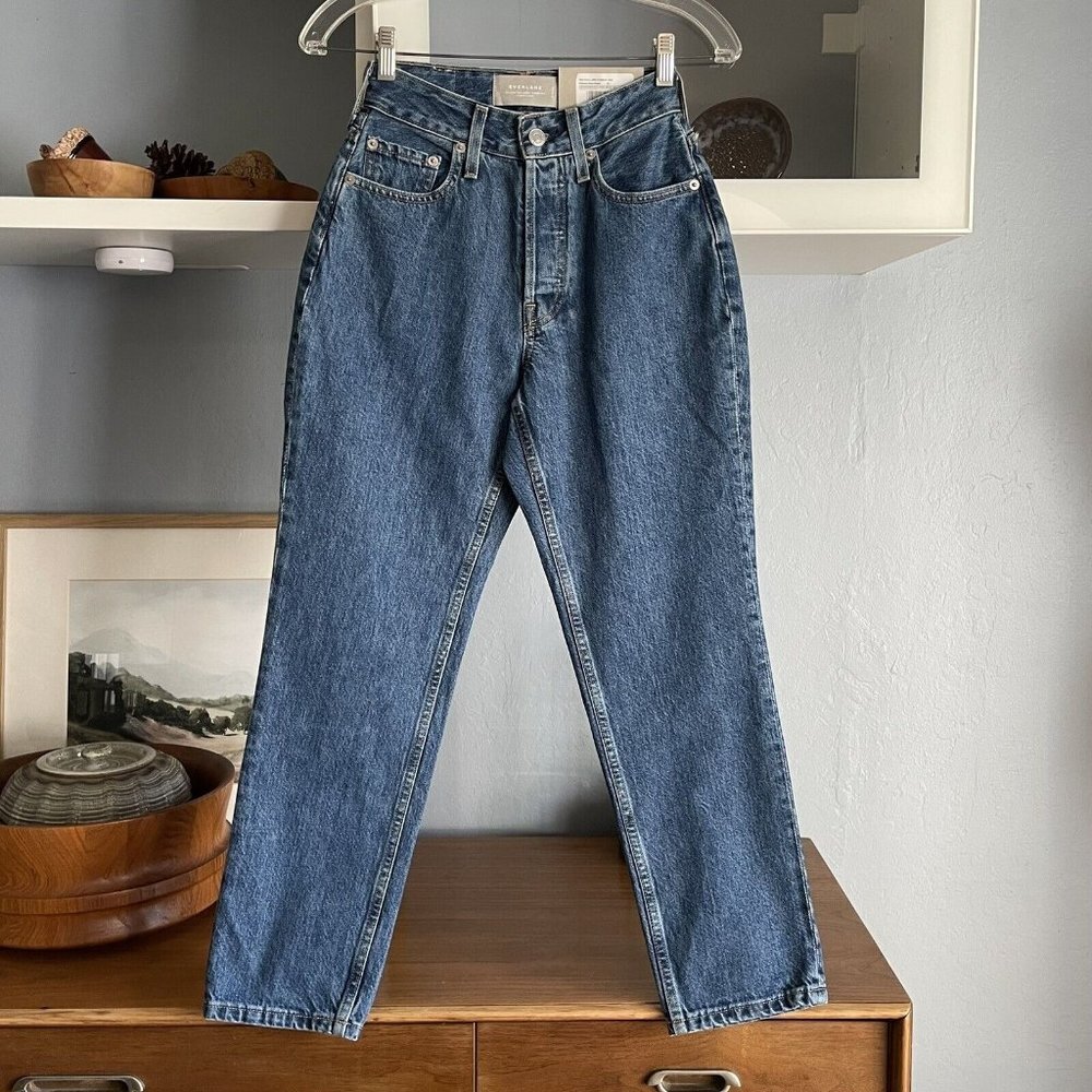 Everlane The Curvy 90s Cheeky Straight Jean in Medium Blue Wash